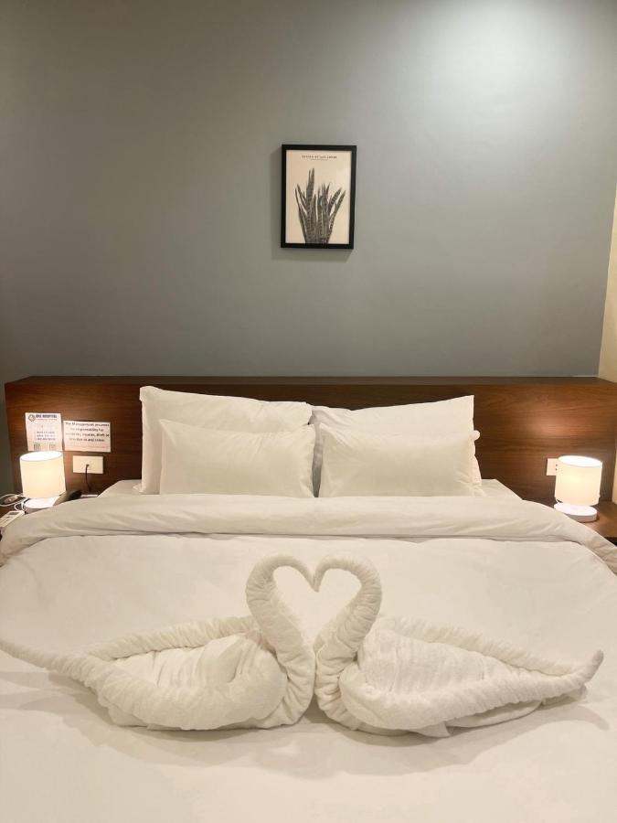 On Hotel Friendship Ángeles Extérieur photo