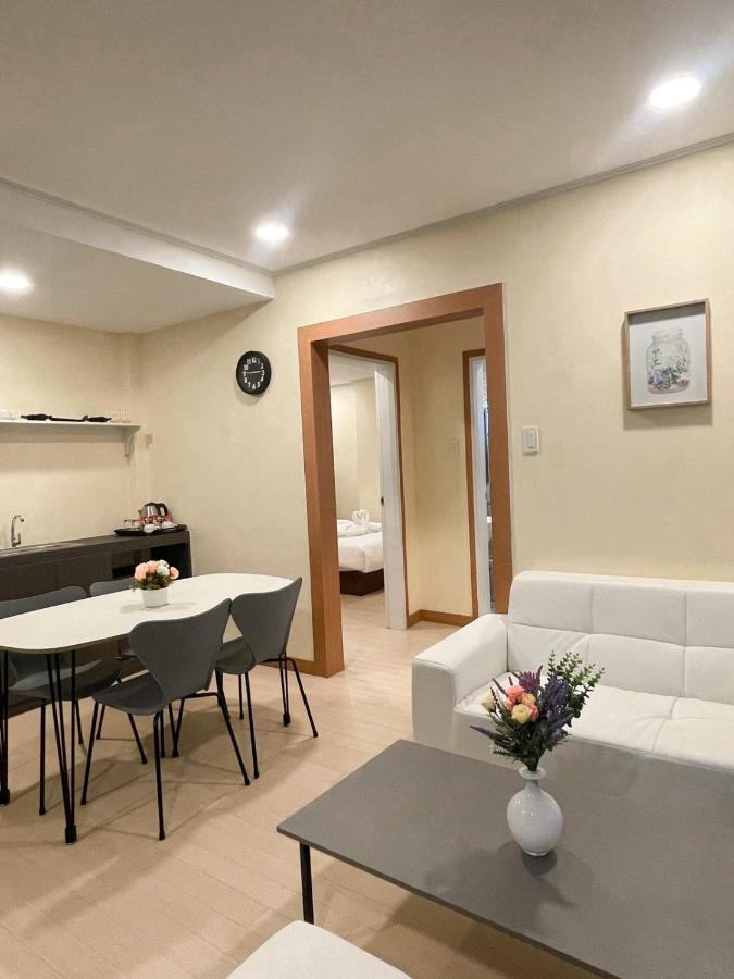 On Hotel Friendship Ángeles Extérieur photo