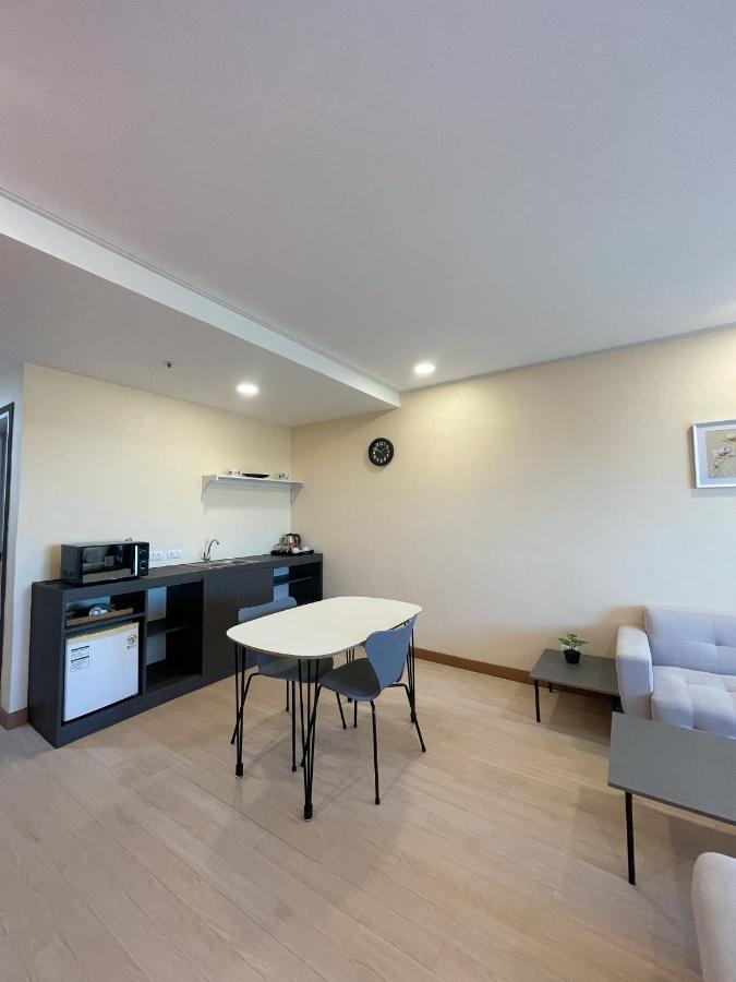 On Hotel Friendship Ángeles Extérieur photo
