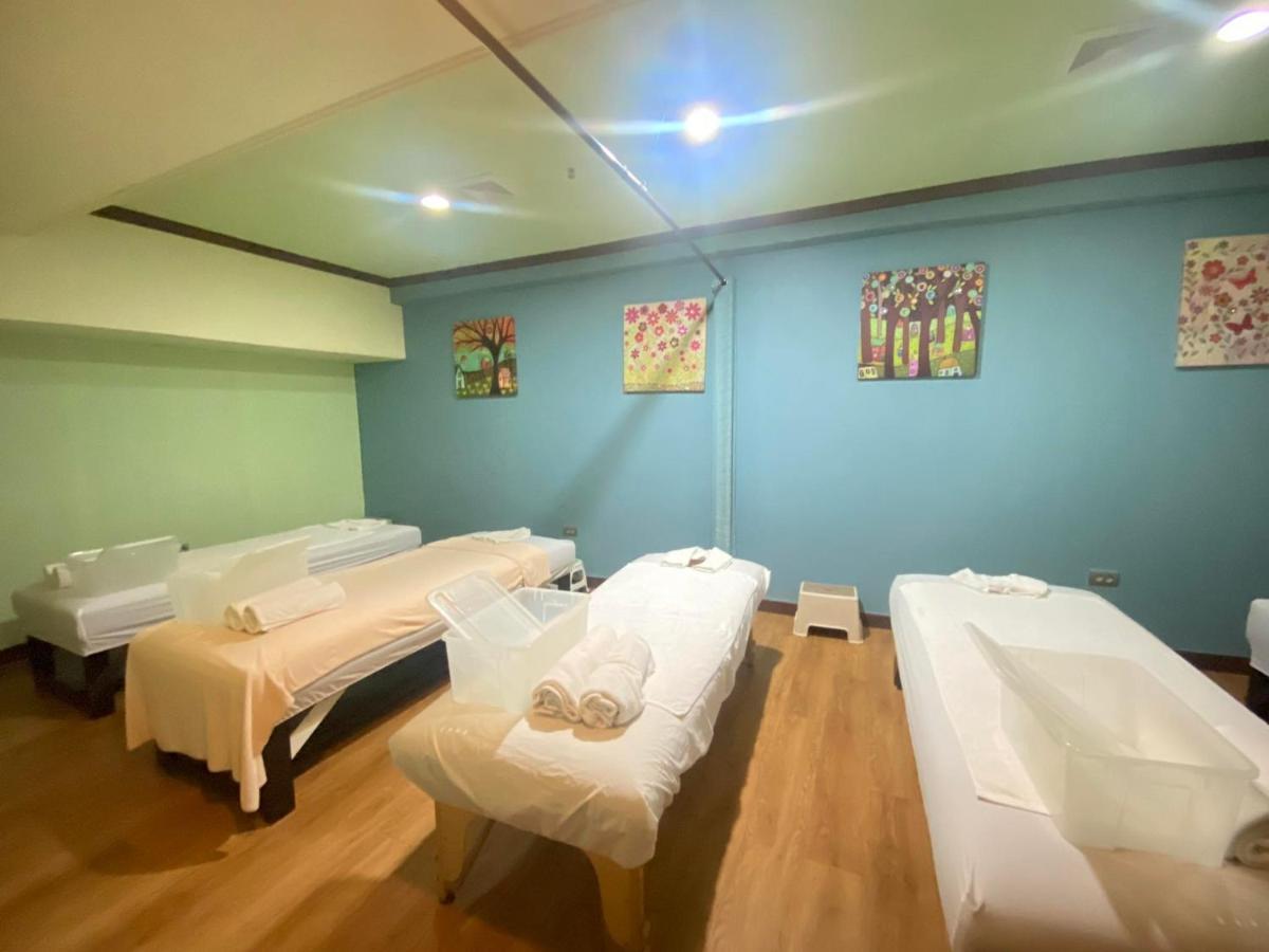 On Hotel Friendship Ángeles Extérieur photo