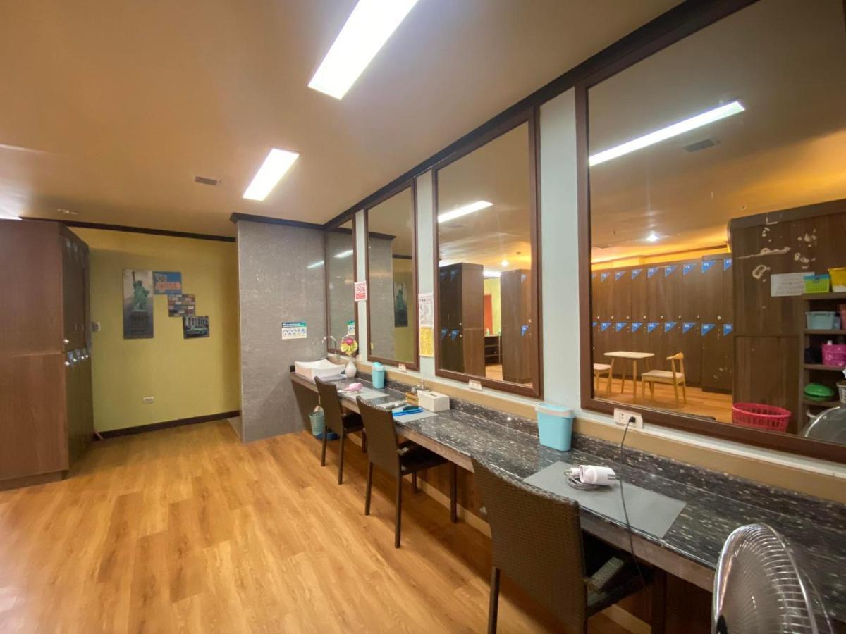 On Hotel Friendship Ángeles Extérieur photo